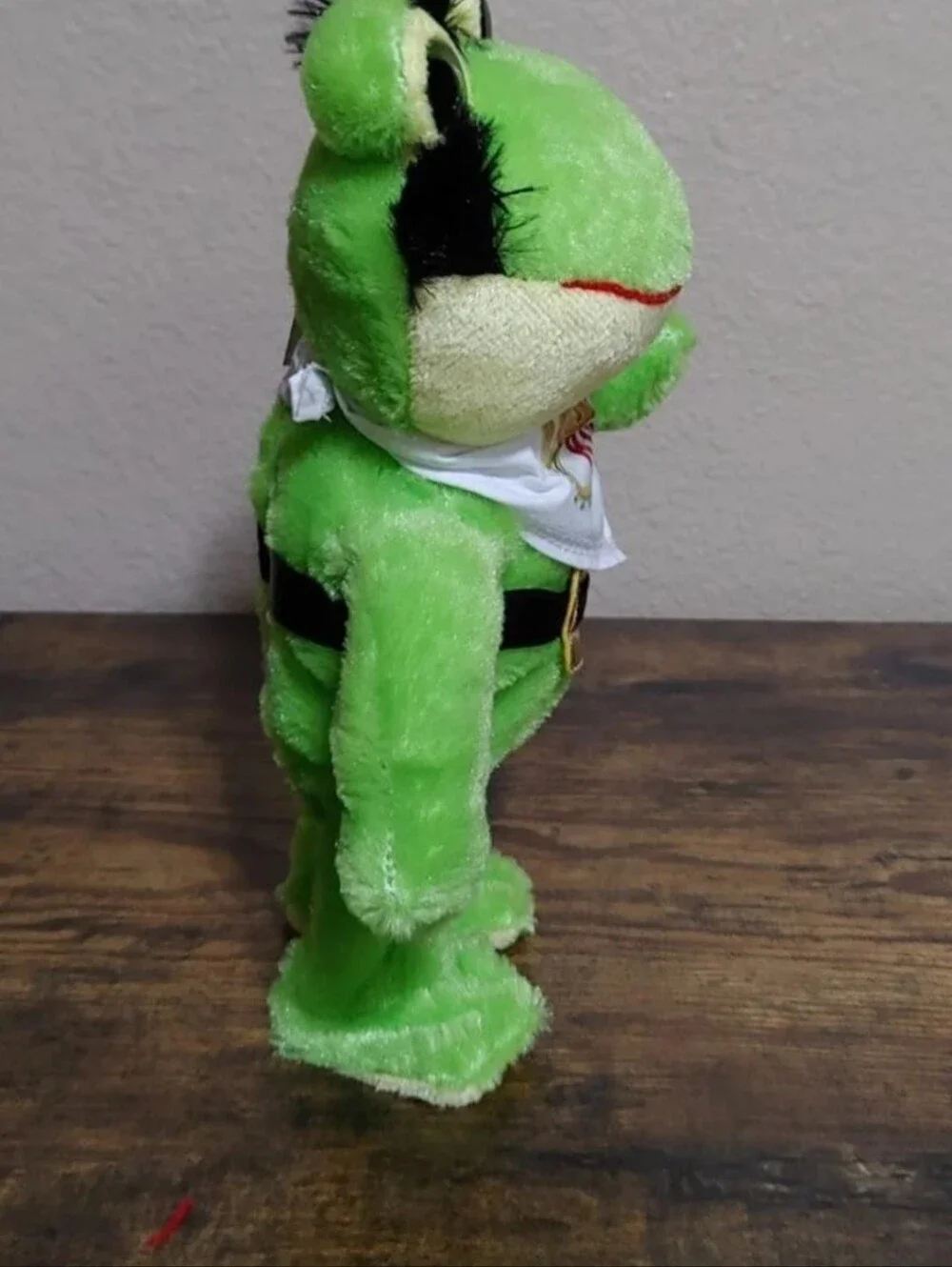 Adorable Las Vegas Rocks Vinnie The Frog Singing Animated Brand New With Tags.
